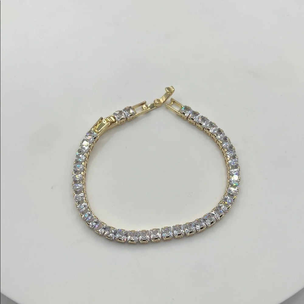 1188. Elegant Crystal & 14k Gold Plated Bracelet. 6.5” with 1” extender.
